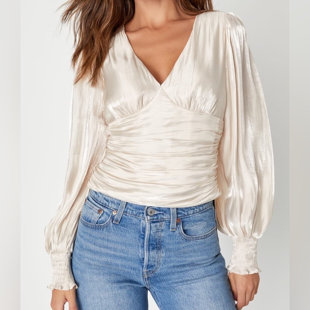 NWOT Stunning Option Ivory Balloon Sleeve Ruched Top